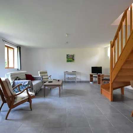 Spacious With Private Garden In Normandy