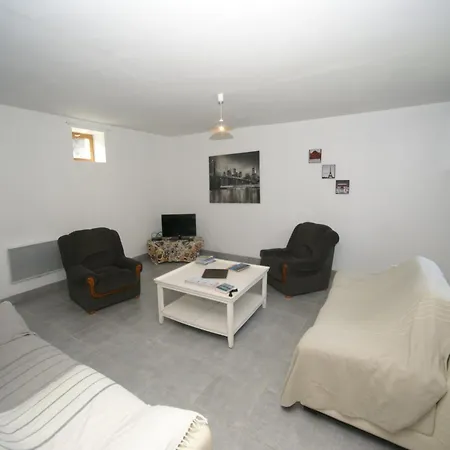 Дом отдыха Spacious With Private Garden In Normandy Le Bourg-Dun