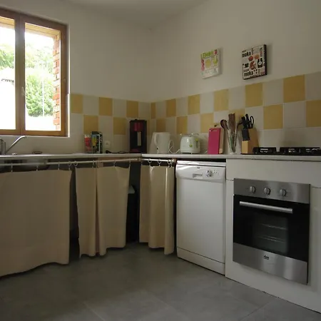 Дом отдыха Spacious With Private Garden In Normandy *