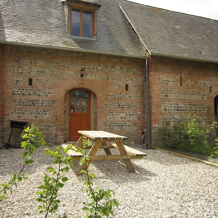 Дом отдыха Spacious With Private Garden In Normandy *