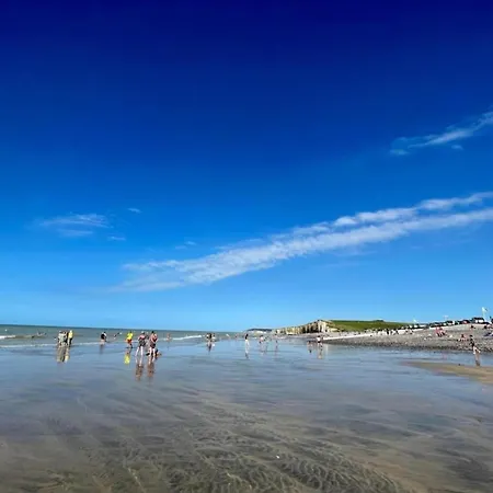 Prázdninový dům Spacious With Private Garden In Normandy