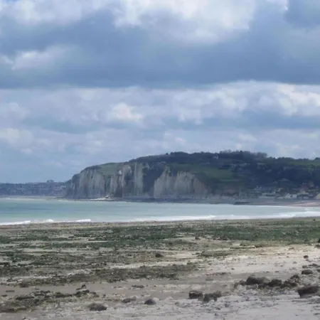 Prázdninový dům Spacious With Private Garden In Normandy *