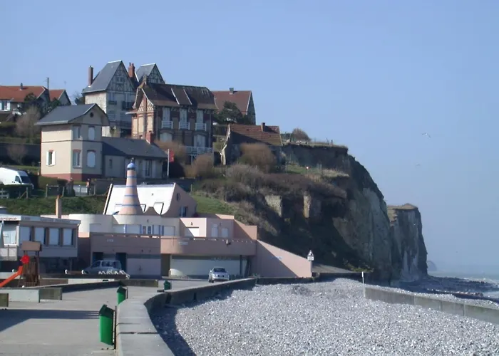 Spacious With Private Garden In Normandy