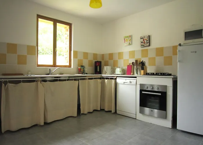 Spacious With Private Garden In Normandy *