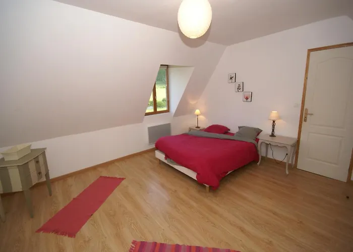 Spacious With Private Garden In Normandy