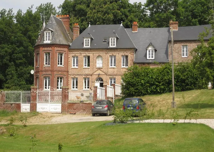Spacious With Private Garden In Normandy